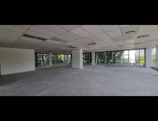 645M² OFFICE TO LET IN MAGALIESSIG
